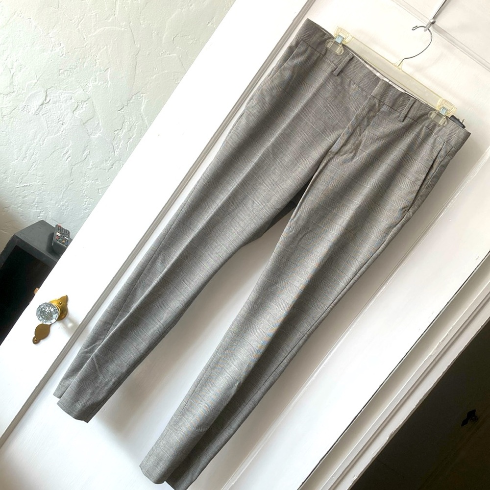 Pants men’s dress. 33R. Skinny fit. H & M. Grey with black checkered pattern.